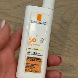 La Roche-Posay Anthelios Tinted Mineral SPF 50 Light Fluid Sunscreen - Beige